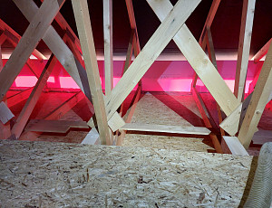 Zateplení stropu zděné novostavby pomocí foukané celulózové izolace